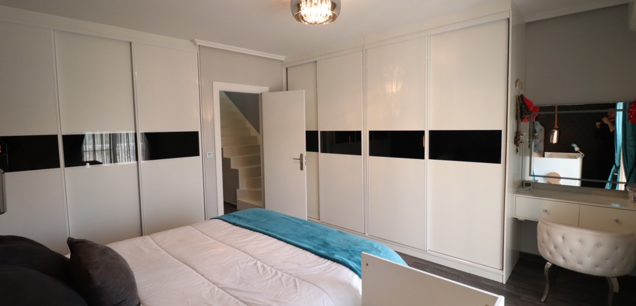 Sale - Townhouse -
Redovan - Redovan - Town