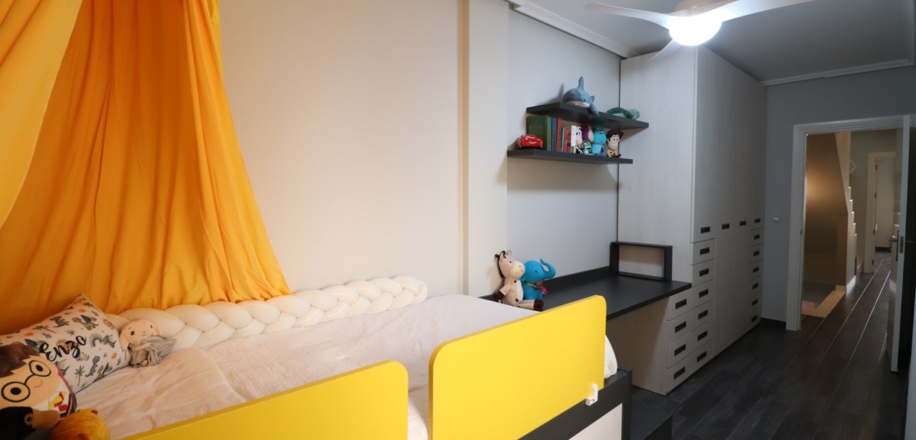 Sale - Townhouse -
Redovan - Redovan - Town