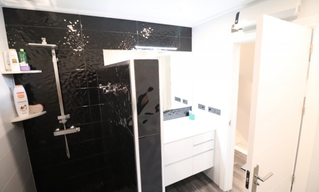 Sale - Townhouse -
Redovan - Redovan - Town