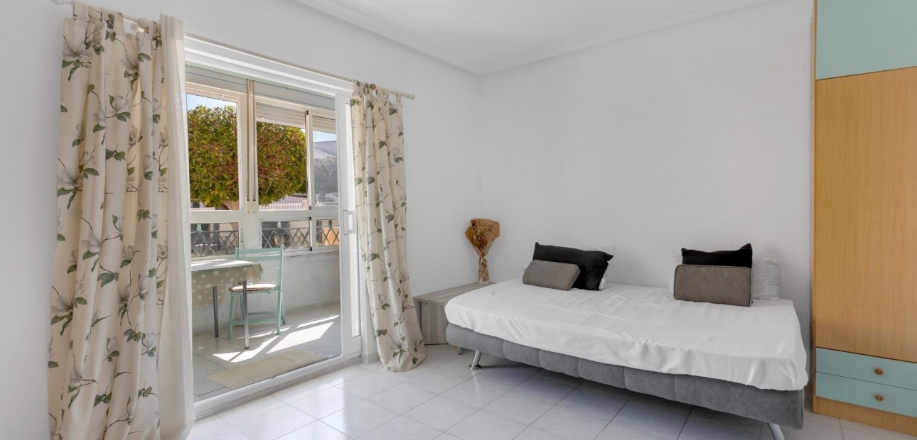 Herverkoop - Studio -
Torrevieja - Los Europeos