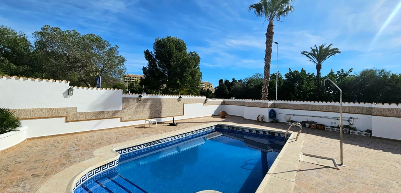 Herverkoop - Villa -
Orihuela Costa - Lomas de Campoamor-Las Ramblas