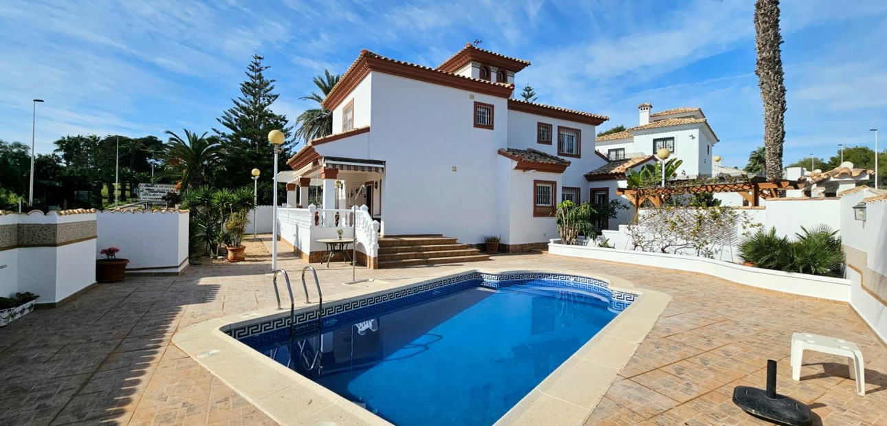 Herverkoop - Villa -
Orihuela Costa - Lomas de Campoamor-Las Ramblas