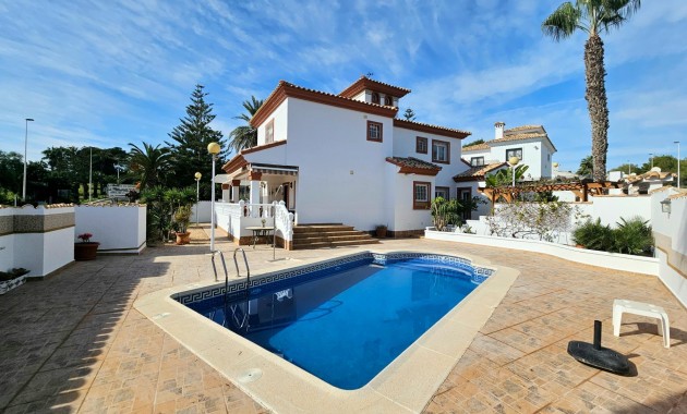 Herverkoop - Villa -
Orihuela Costa - Lomas de Campoamor-Las Ramblas
