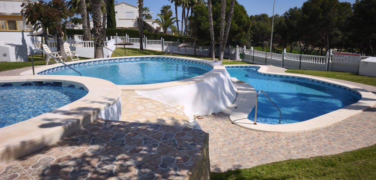 Herverkoop - Bungalow -
Orihuela Costa - Villamartin