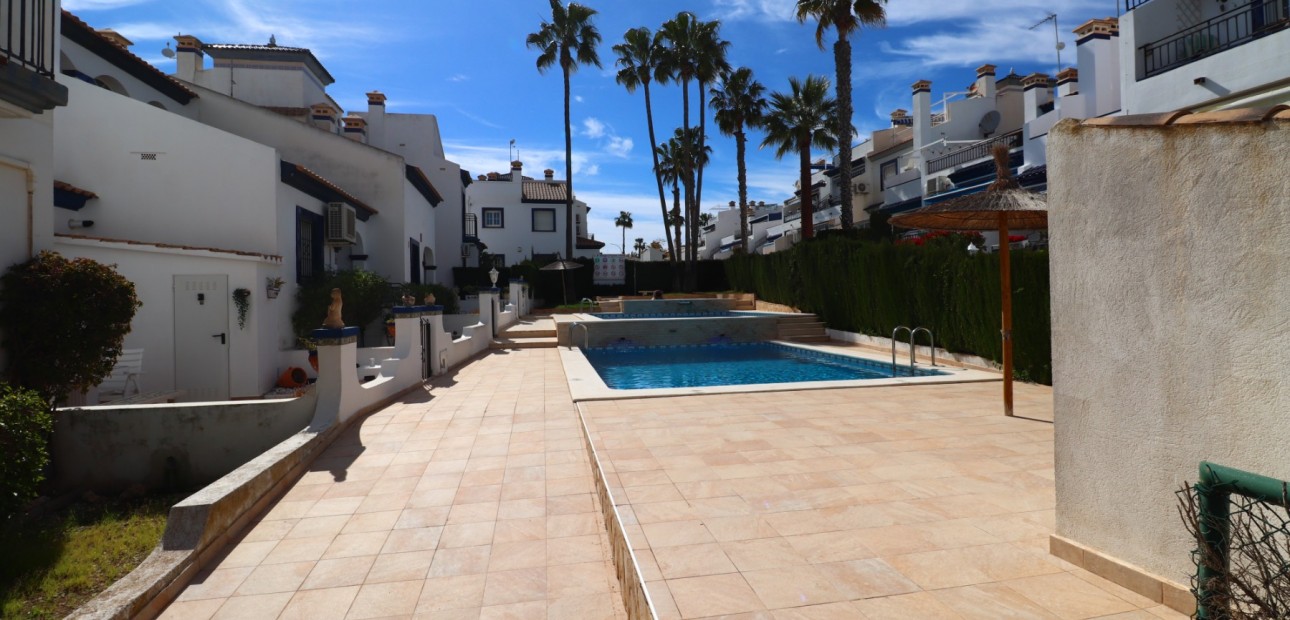 Herverkoop - Bungalow -
Orihuela Costa - Villamartin