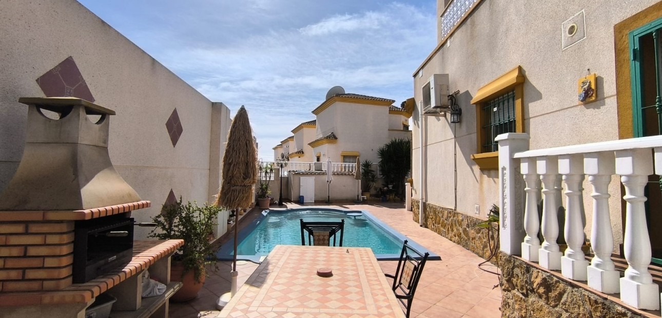 Herverkoop - Detached Villa -
Guardamar del Segura - El Raso