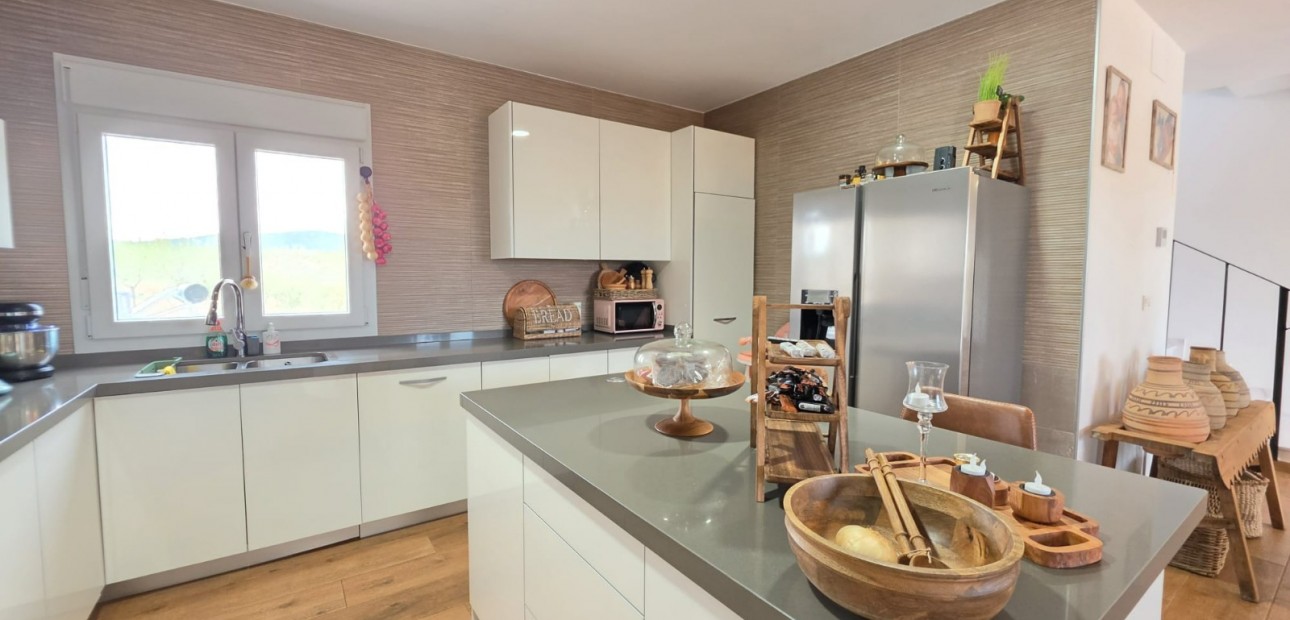 Herverkoop - Country Property -
Pinoso - Pinoso - Country