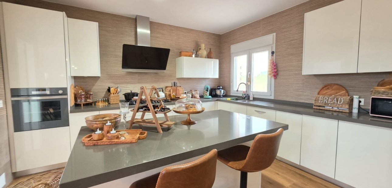 Herverkoop - Country Property -
Pinoso - Pinoso - Country