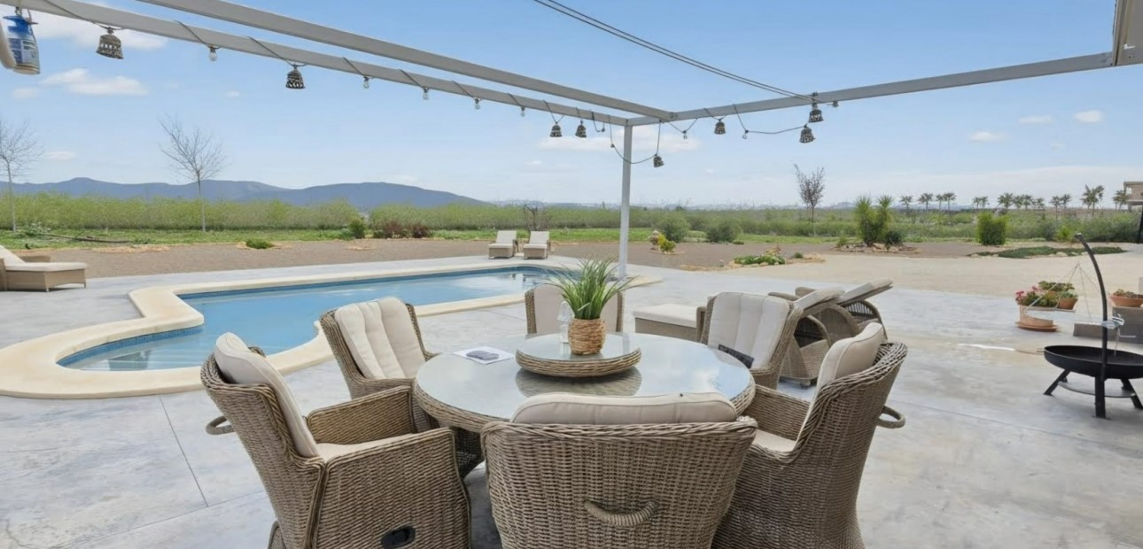 Herverkoop - Country Property -
Pinoso - Pinoso - Country