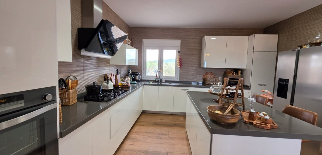 Herverkoop - Country Property -
Pinoso - Pinoso - Country