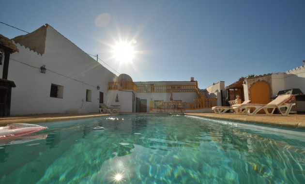 Herverkoop - Country Property -
Pinoso - Pinoso - Town