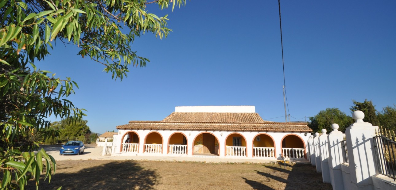 Herverkoop - Country Property -
Pinoso - Pinoso - Town