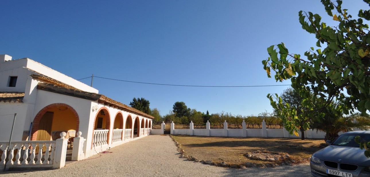 Herverkoop - Country Property -
Pinoso - Pinoso - Town