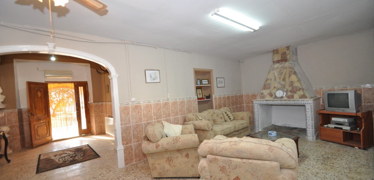 Herverkoop - Country Property -
Pinoso - Pinoso - Town