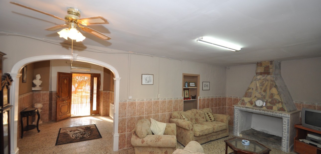 Herverkoop - Country Property -
Pinoso - Pinoso - Town