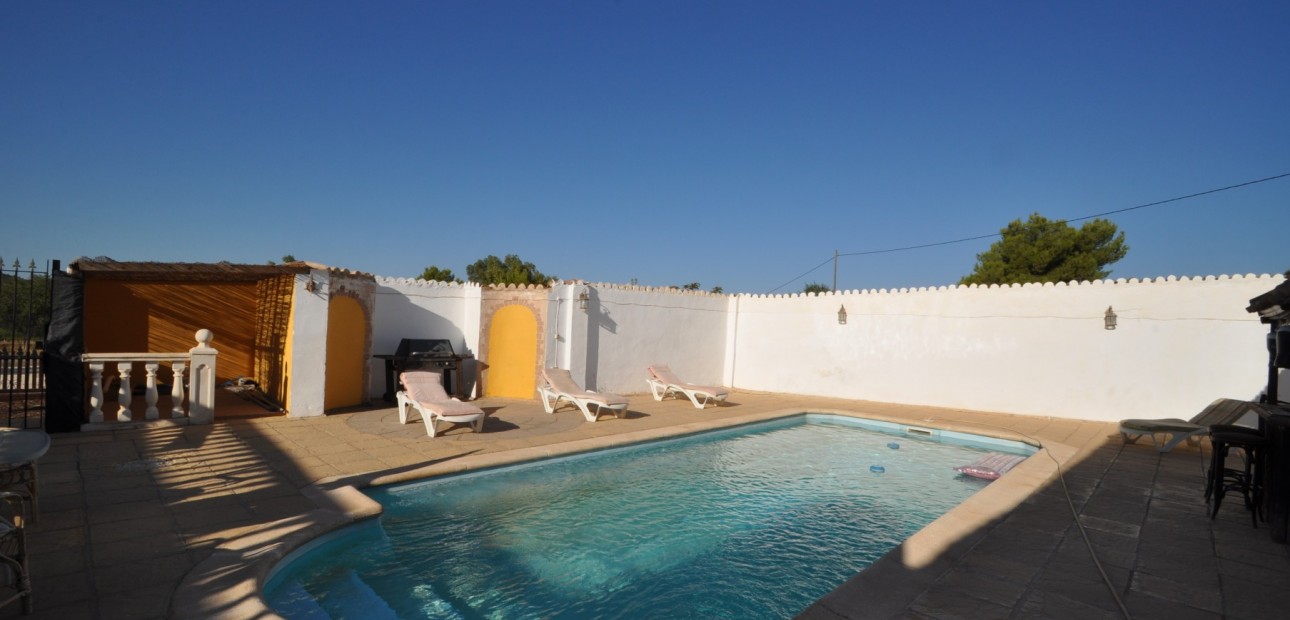 Herverkoop - Country Property -
Pinoso - Pinoso - Town