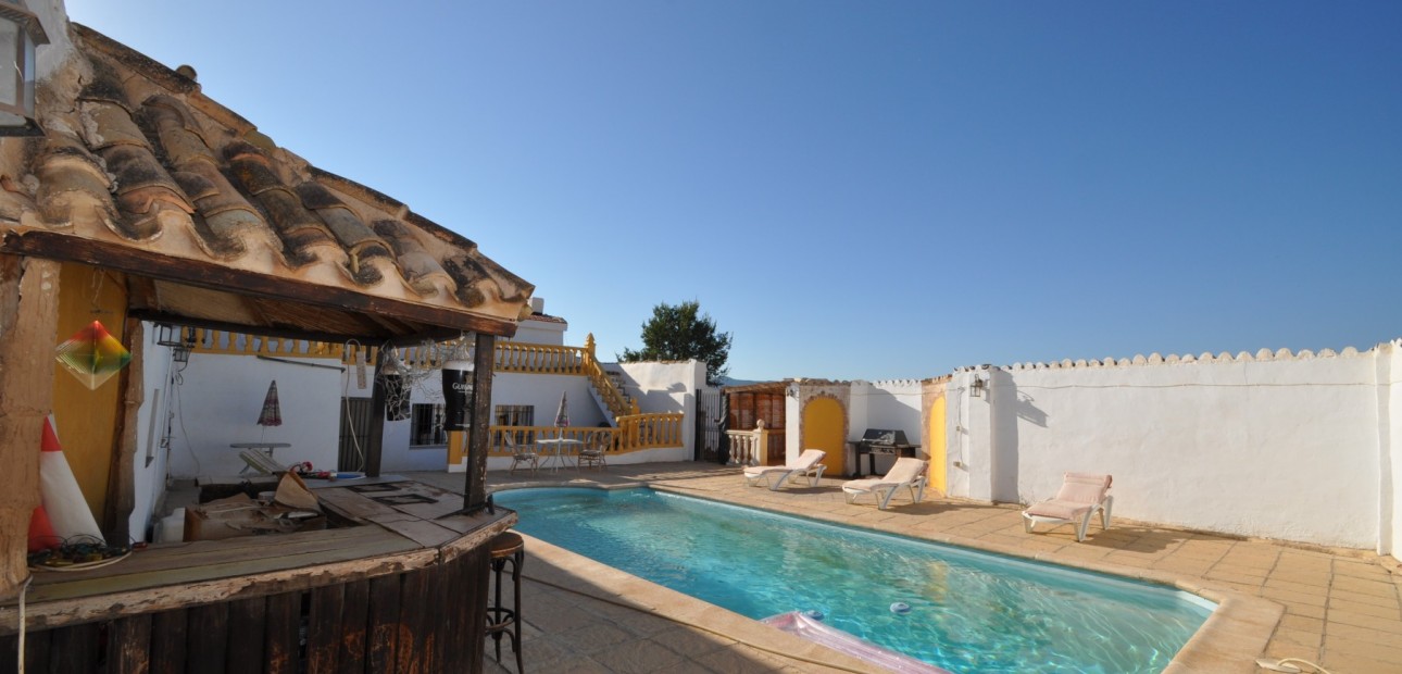 Herverkoop - Country Property -
Pinoso - Pinoso - Town