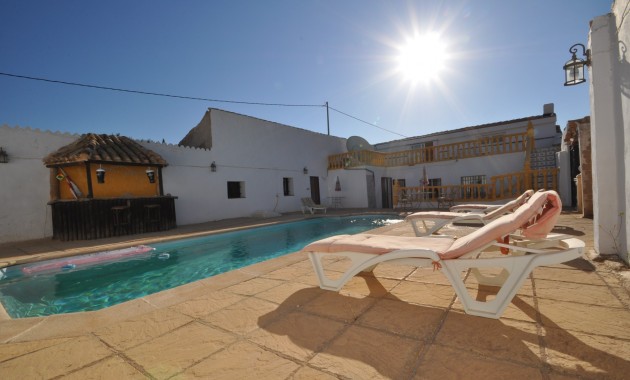 Herverkoop - Country Property -
Pinoso - Pinoso - Town