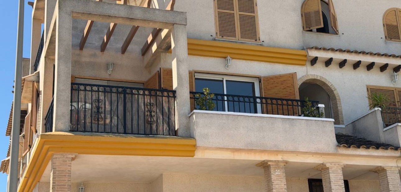 Sale - Apartment / flat -
Daya Nueva