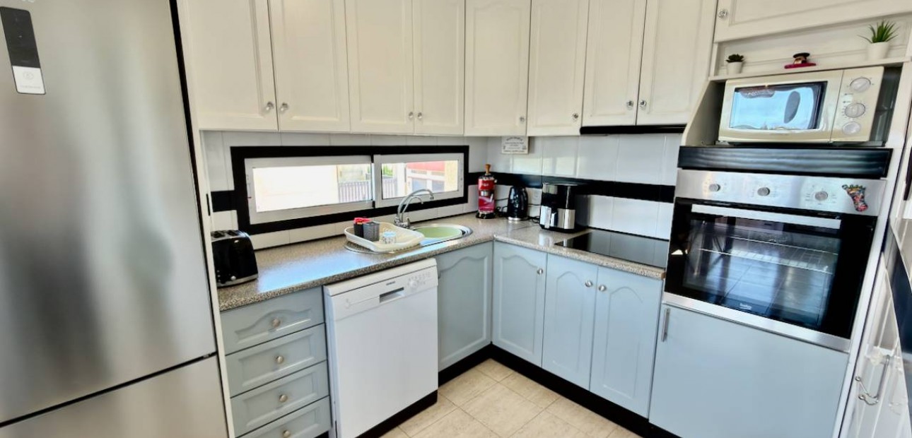 Sale - Apartment / flat -
Daya Nueva