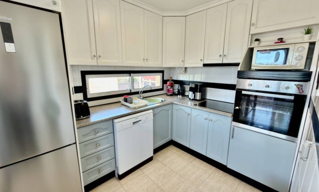 Sale - Apartment / flat -
Daya Nueva