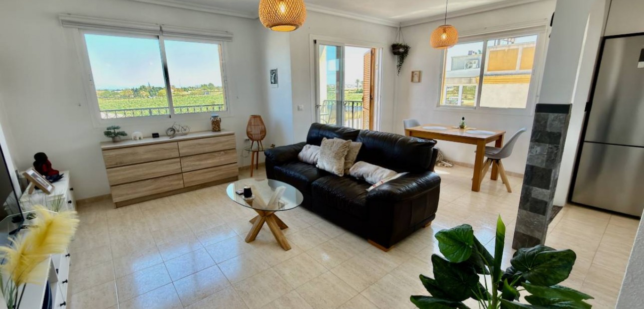 Sale - Apartment / flat -
Daya Nueva