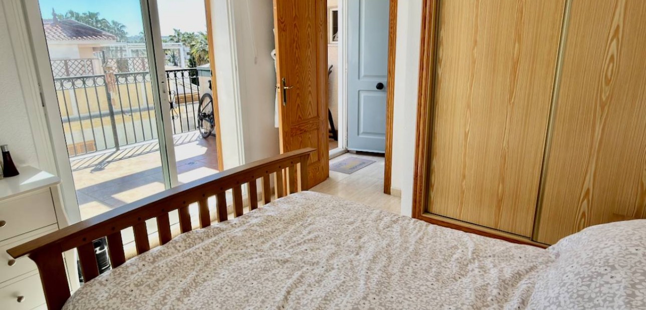 Sale - Apartment / flat -
Daya Nueva