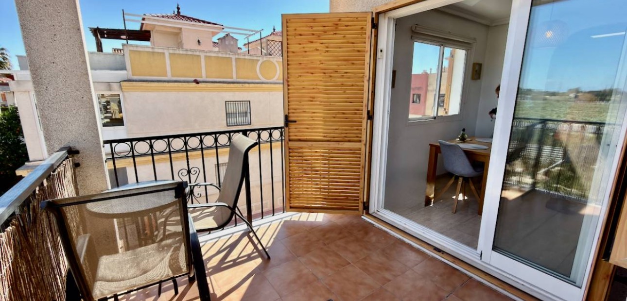 Sale - Apartment / flat -
Daya Nueva