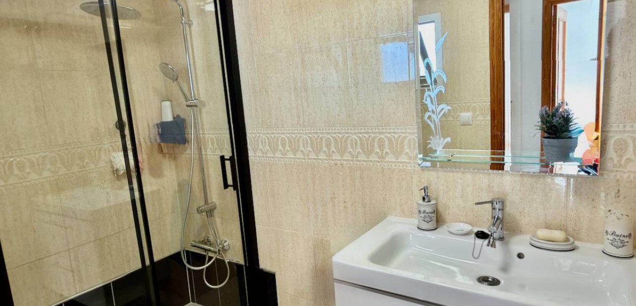 Sale - Apartment / flat -
Daya Nueva