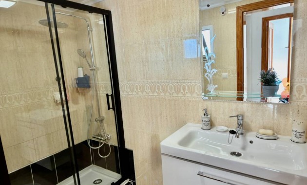 Sale - Apartment / flat -
Daya Nueva