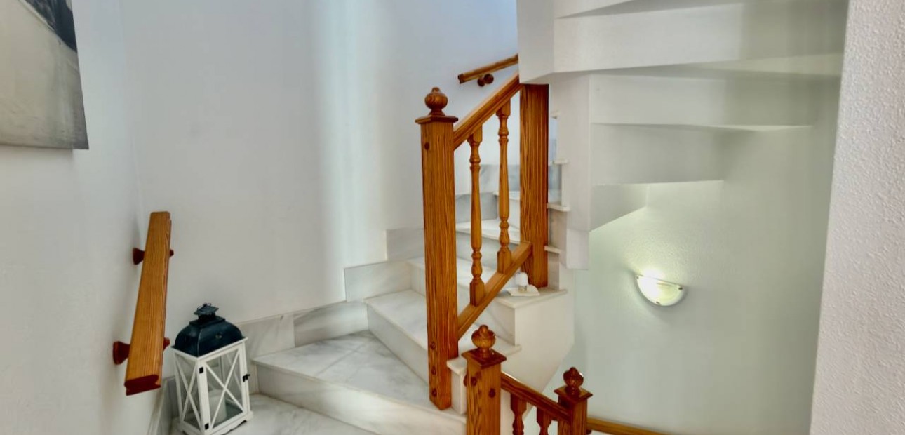 Sale - Apartment / flat -
Daya Nueva