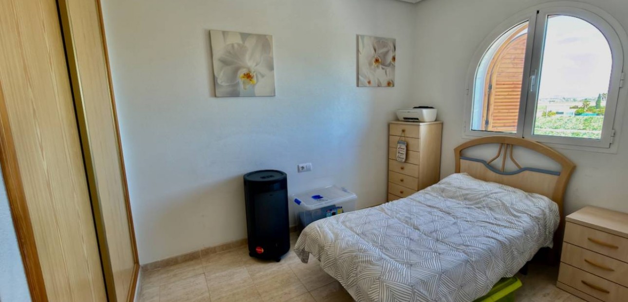 Sale - Apartment / flat -
Daya Nueva