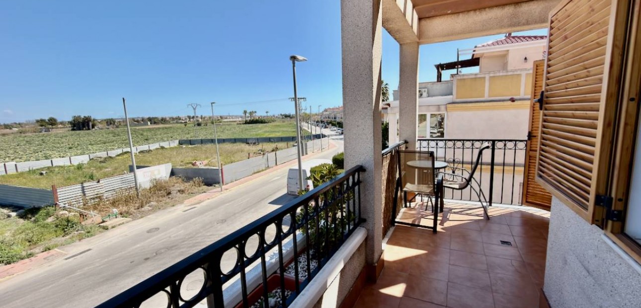 Sale - Apartment / flat -
Daya Nueva