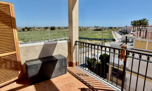 Sale - Apartment / flat -
Daya Nueva