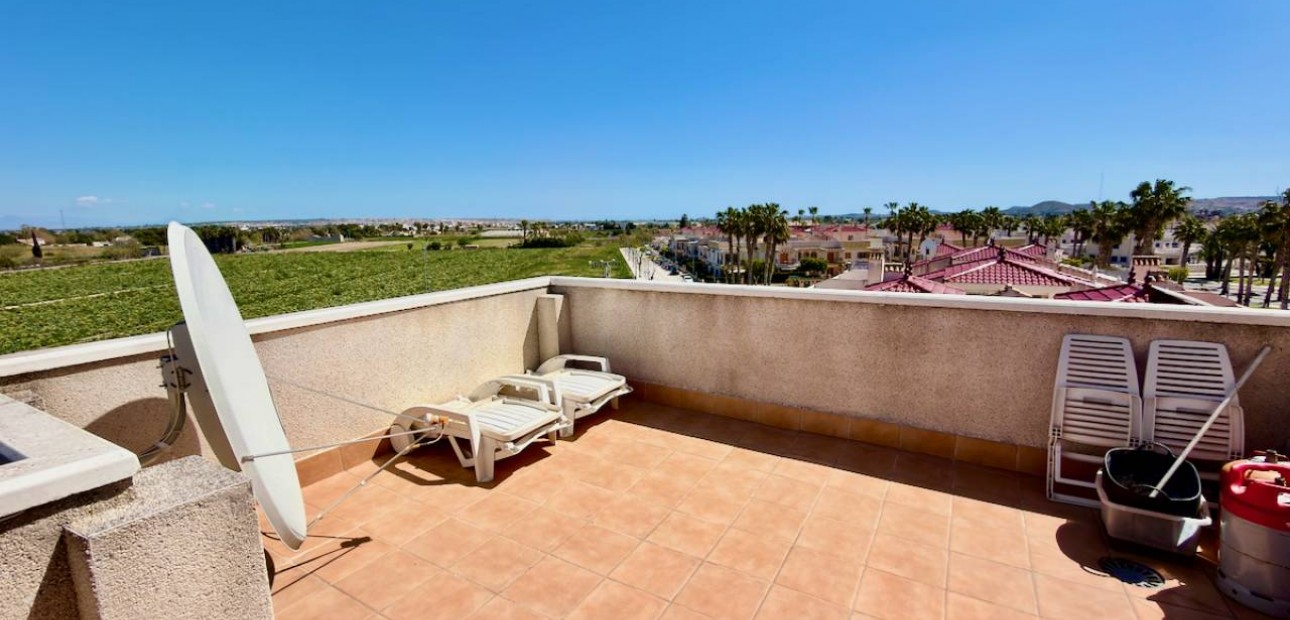 Sale - Apartment / flat -
Daya Nueva