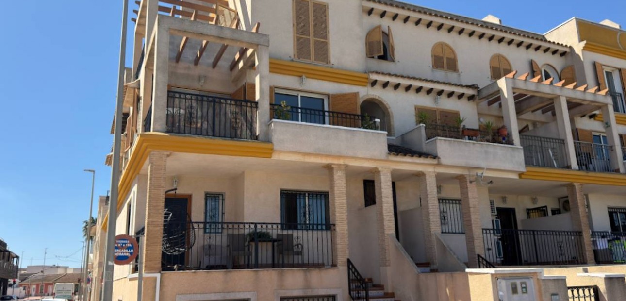 Sale - Apartment / flat -
Daya Nueva