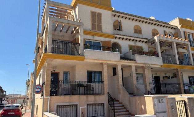 Sale - Apartment / flat -
Daya Nueva