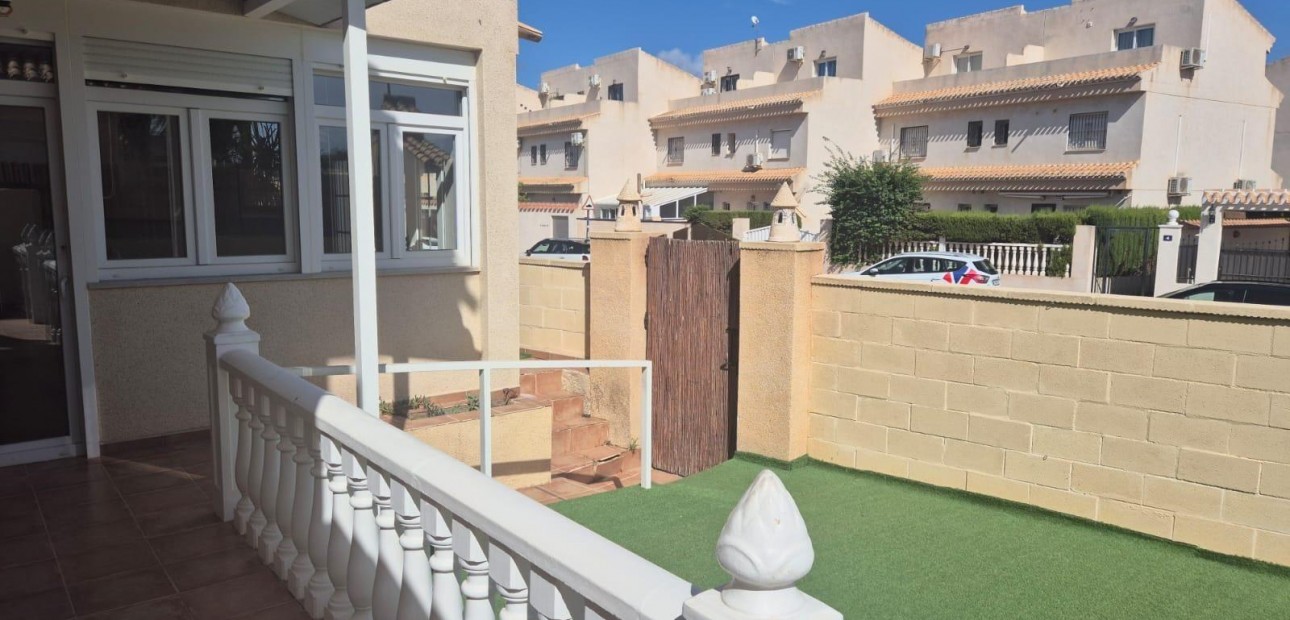 Venta - Apartamento / piso -
Torrevieja - La Mata pueblo