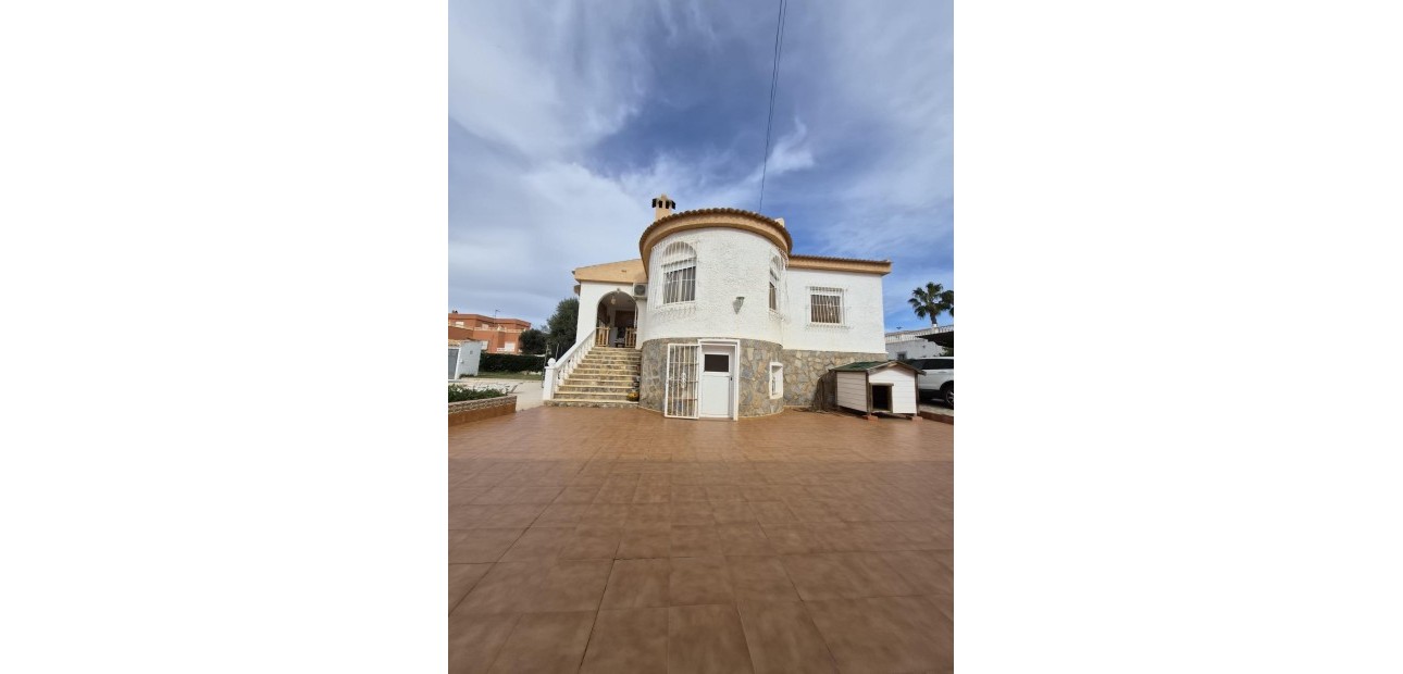 Herverkoop - Villa -
Torrevieja - El chaparral