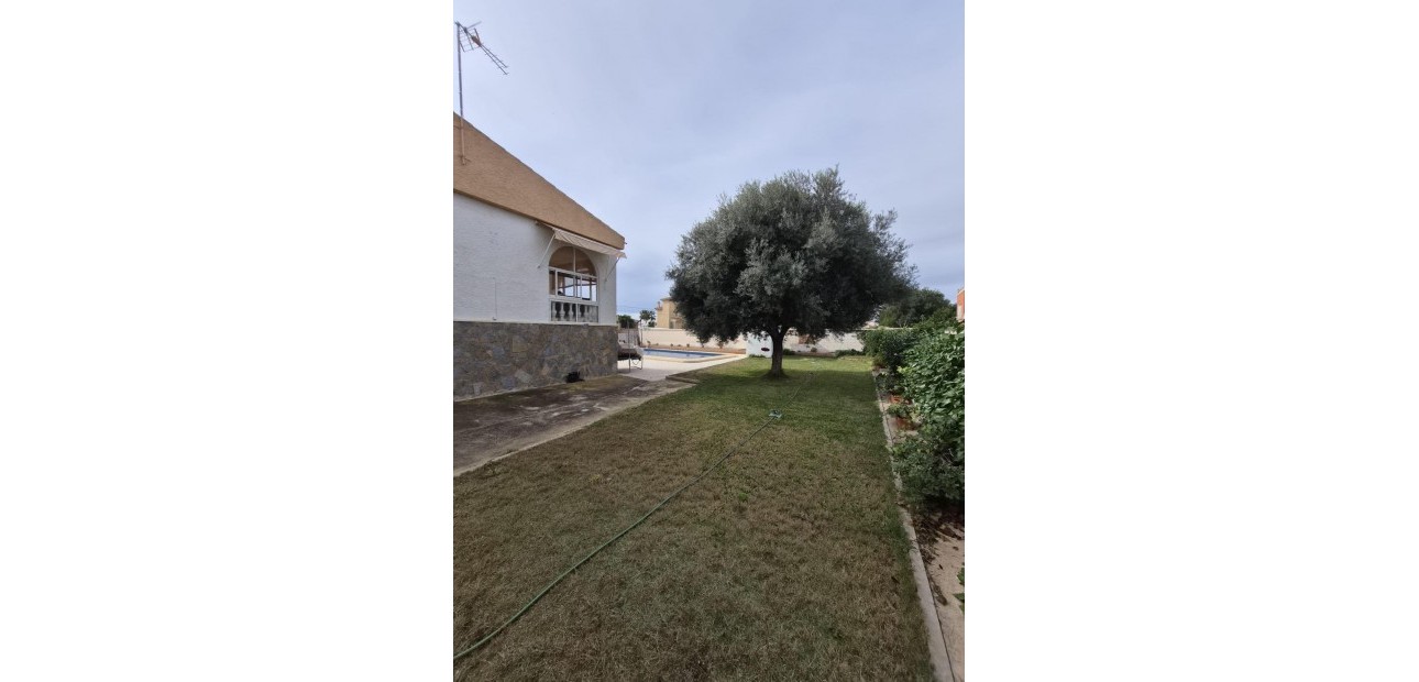 Herverkoop - Villa -
Torrevieja - El chaparral