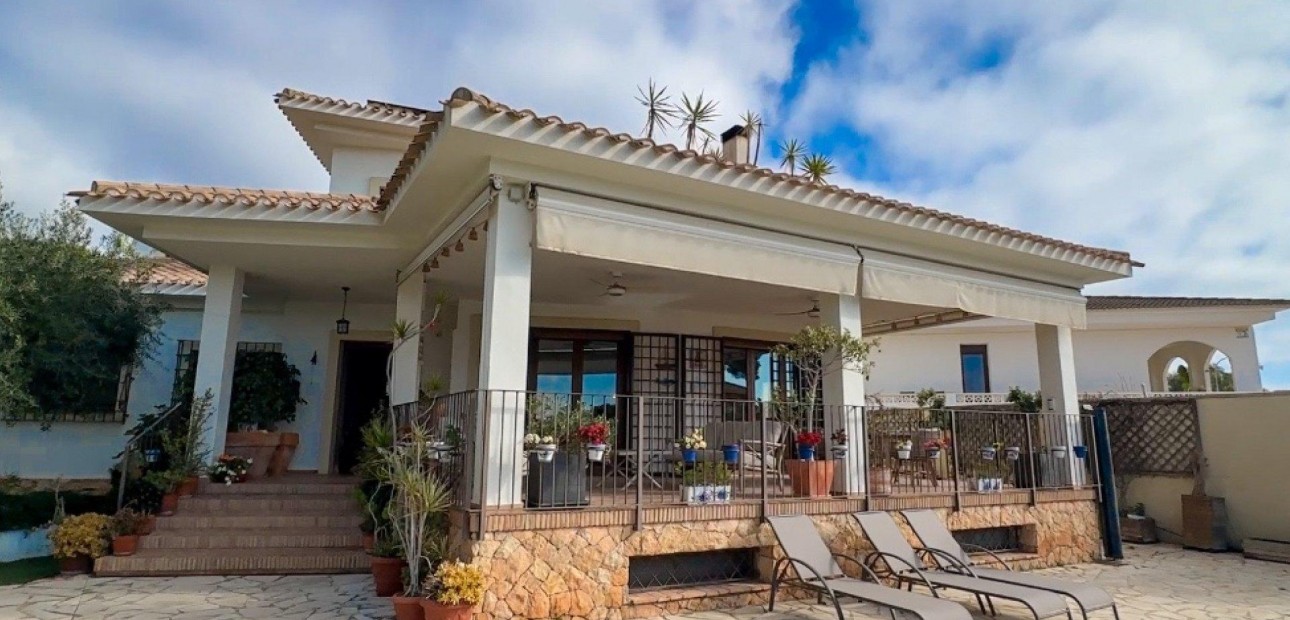 Venta - Villa -
Orihuela Costa - Campoamor