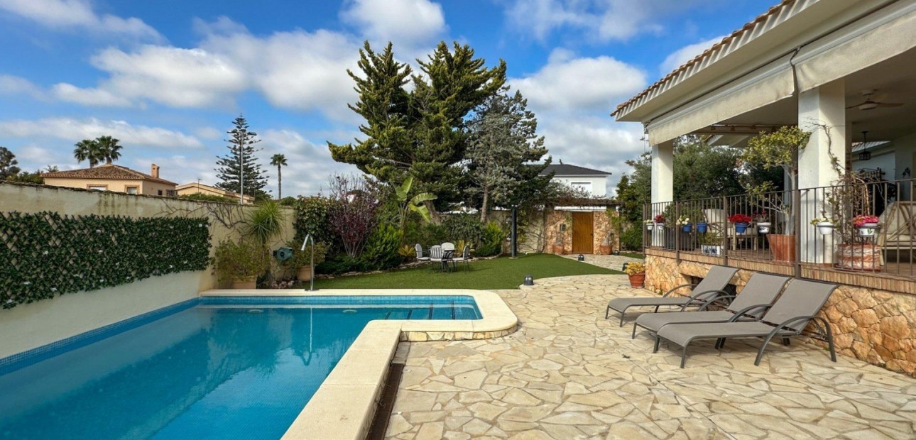 Venta - Villa -
Orihuela Costa - Campoamor