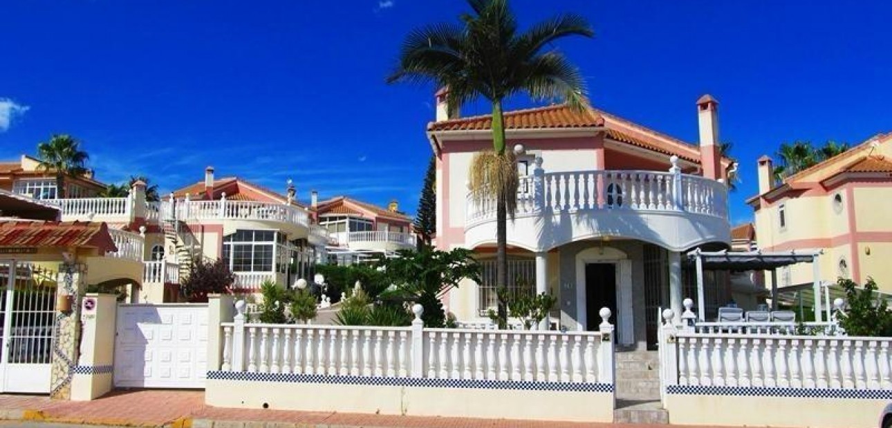 Venta - Villa -
Torrevieja - Aguas Nuevas