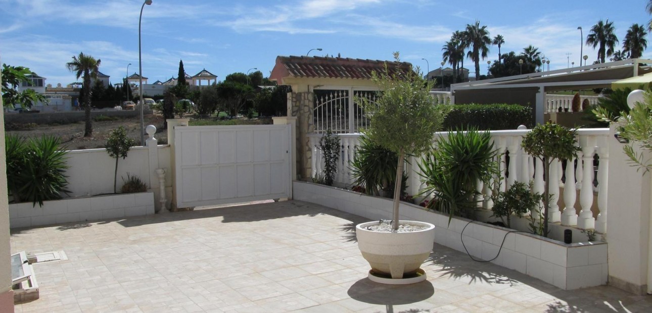 Venta - Villa -
Torrevieja - Aguas Nuevas