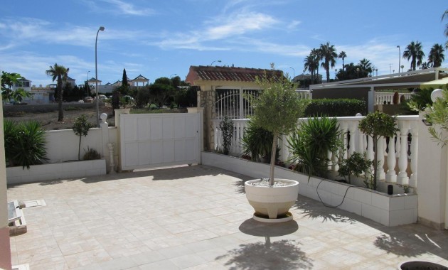 Venta - Villa -
Torrevieja - Aguas Nuevas