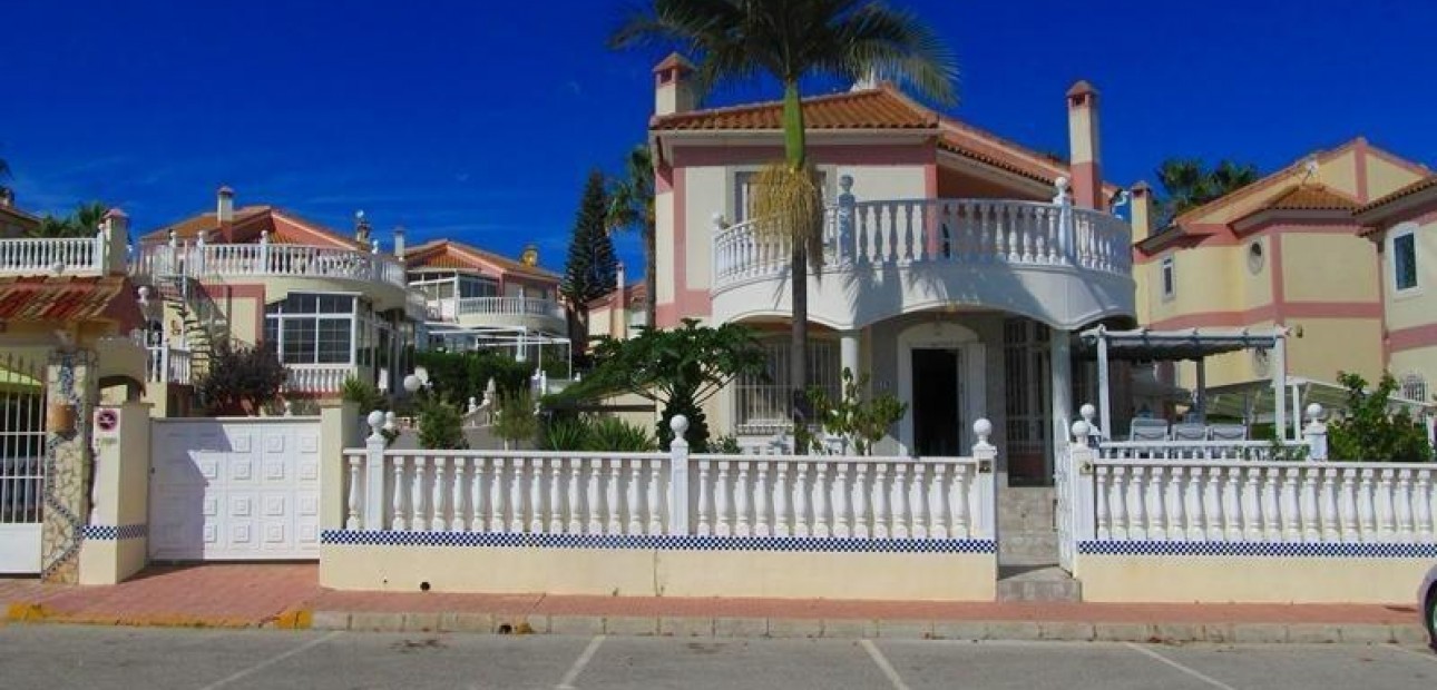 Venta - Villa -
Torrevieja - Aguas Nuevas