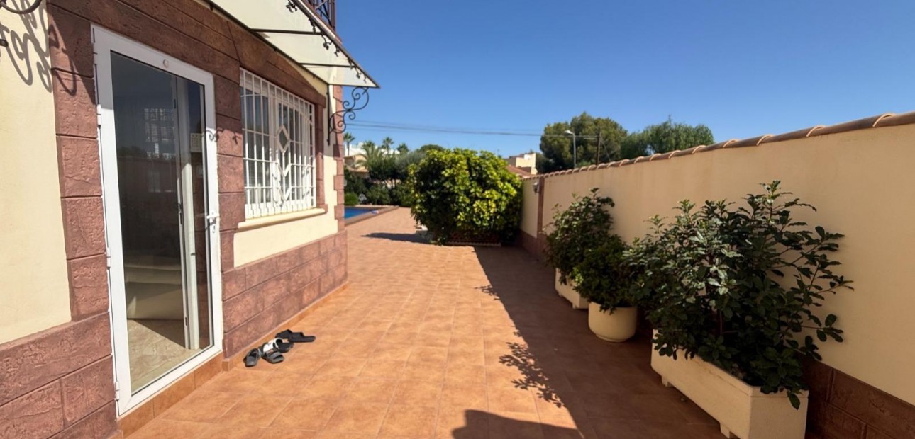 Venta - Villa -
Torrevieja - Los Balcones - Los Altos del Edén