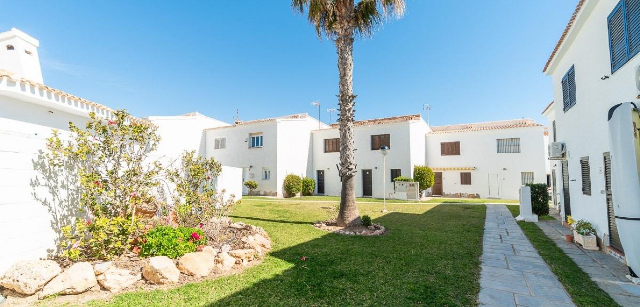 Venta - Terraced house -
Orihuela Costa - Playa Flamenca
