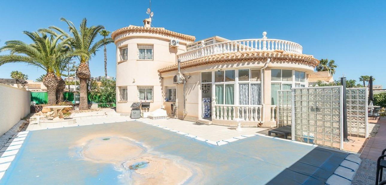 Venta - Villa -
Orihuela Costa - La Zenia