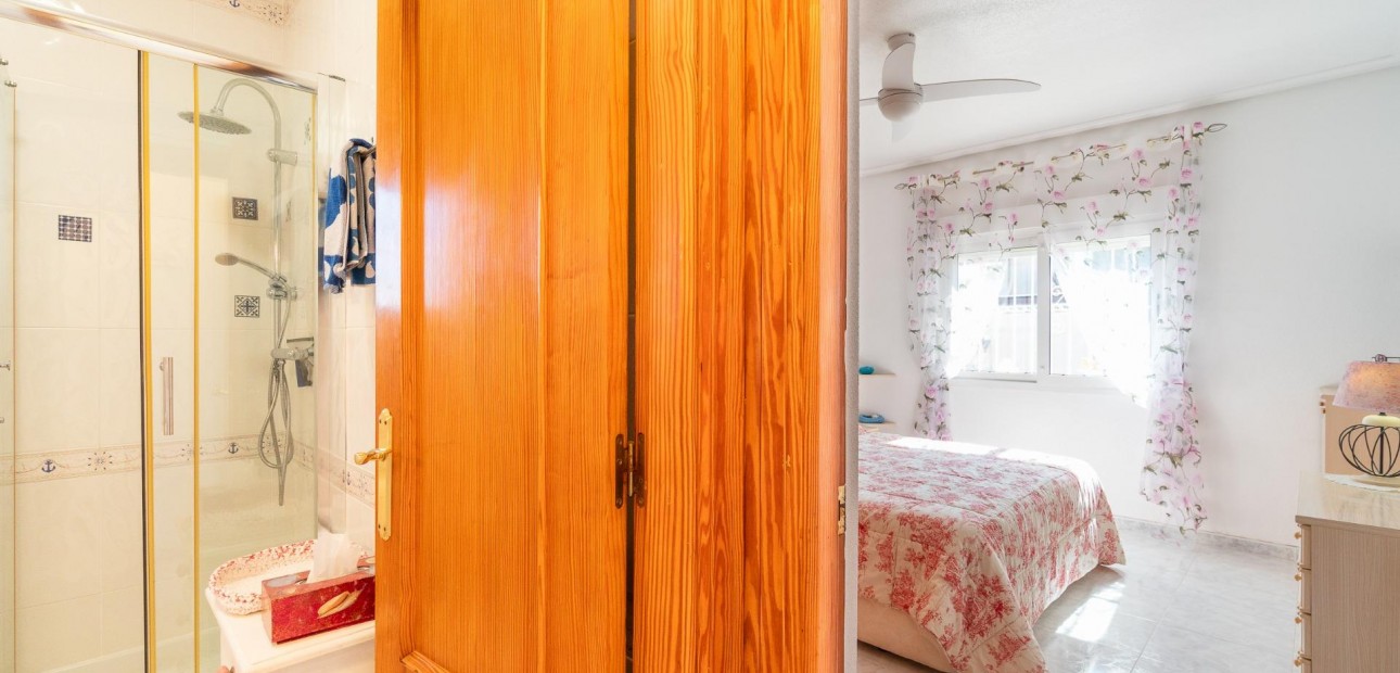 Venta - Villa -
Orihuela Costa - La Zenia